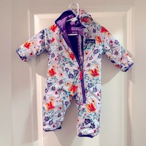 Patagonia size 0-3 month down bunting suit. Great condition, reversible